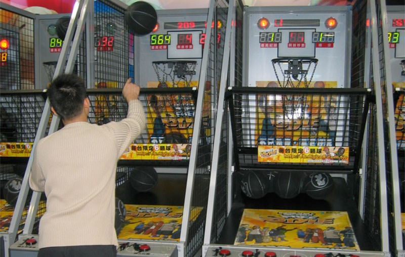 Practice Your Shots With An Indoor Basketball Arcade Game At Home