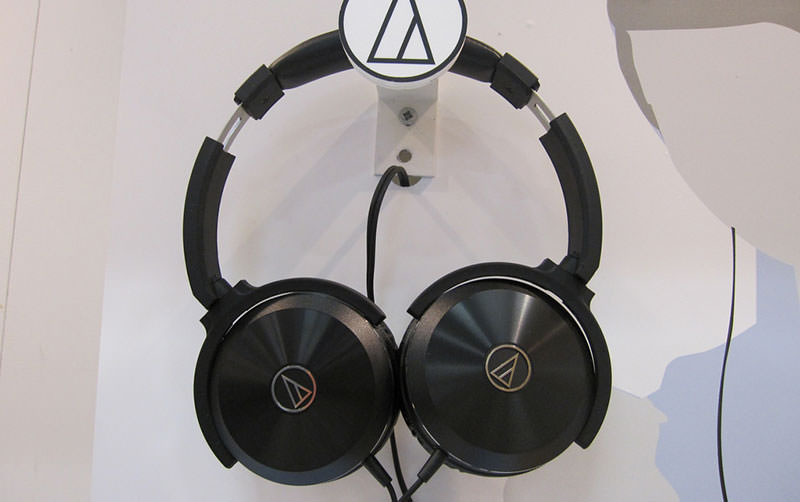 Store Your Gaming Headset On One Of These Headphone Stands